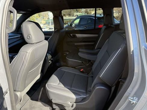 Used 2025 Buick Enclave Sport Touring w/ Power Package AWD/4WD image 13