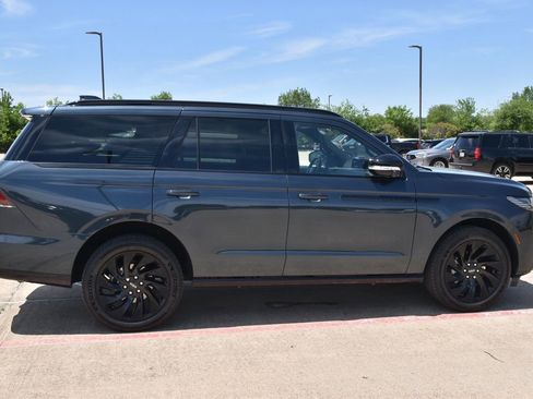 Certified 2025 Lincoln Navigator Reserve w/ Jet Appearance Package AWD/4WD image 6