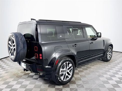 Used 2024 Land Rover Defender 110 X-Dynamic SE image 5