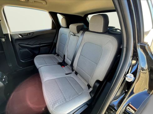 Used 2022 Ford Escape SE w/ SE Sport Appearance Package image 18