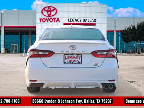 Used 2021 Toyota Camry SE image 9