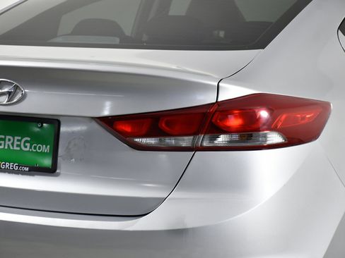 Used 2017 Hyundai Elantra SE image 29