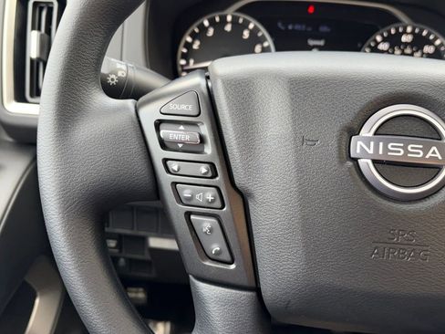 Used 2025 Nissan Frontier SV image 12