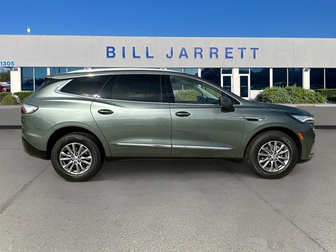 Used 2023 Buick Enclave Essence image 8