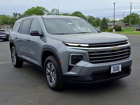 Used 2026 Chevrolet Traverse LT w/ Driver Confidence Package AWD/4WD image 5