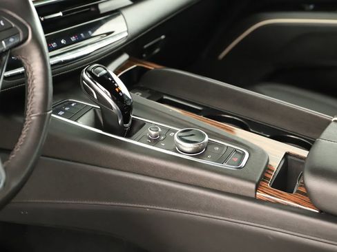 Used 2024 Cadillac Escalade Luxury AWD/4WD image 17