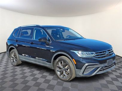 Used 2022 Volkswagen Tiguan SE w/ Panoramic Sunroof Package