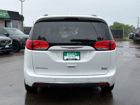 Used 2019 Chrysler Pacifica Touring-L FWD image 7