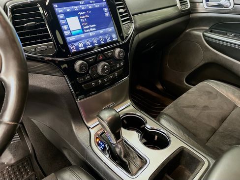 Used 2020 Jeep Grand Cherokee Altitude image 26