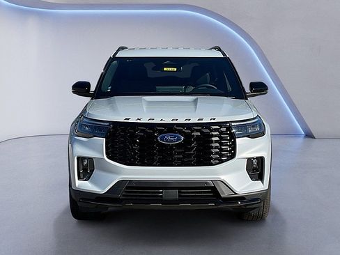 New 2026 Ford Explorer ST-Line w/ ST-Line Street Pack image 4