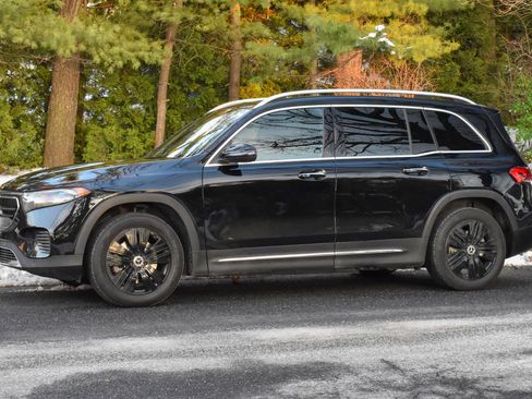 Used 2023 Mercedes-Benz EQB 300 4MATIC image 3