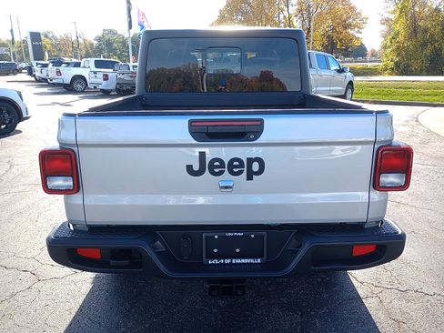 Used 2023 Jeep Gladiator Sport image 6