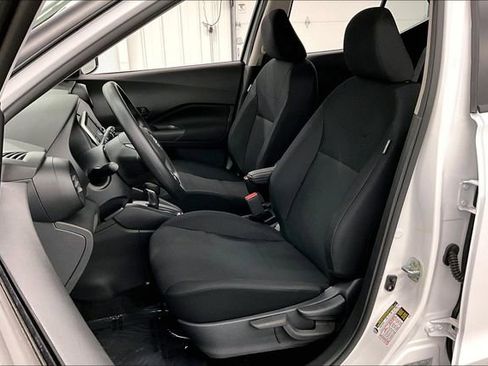 New 2025 Nissan Kicks Play S FWD image 9
