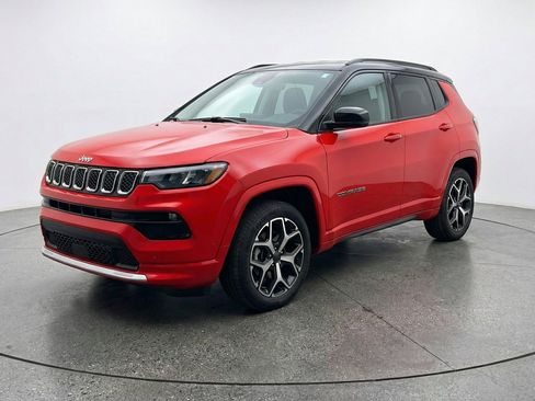 Used 2025 Jeep Compass Limited AWD/4WD image 3