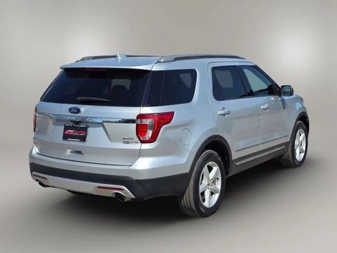 Used 2017 Ford Explorer XLT w/ Equipment Group 202A AWD/4WD image 5
