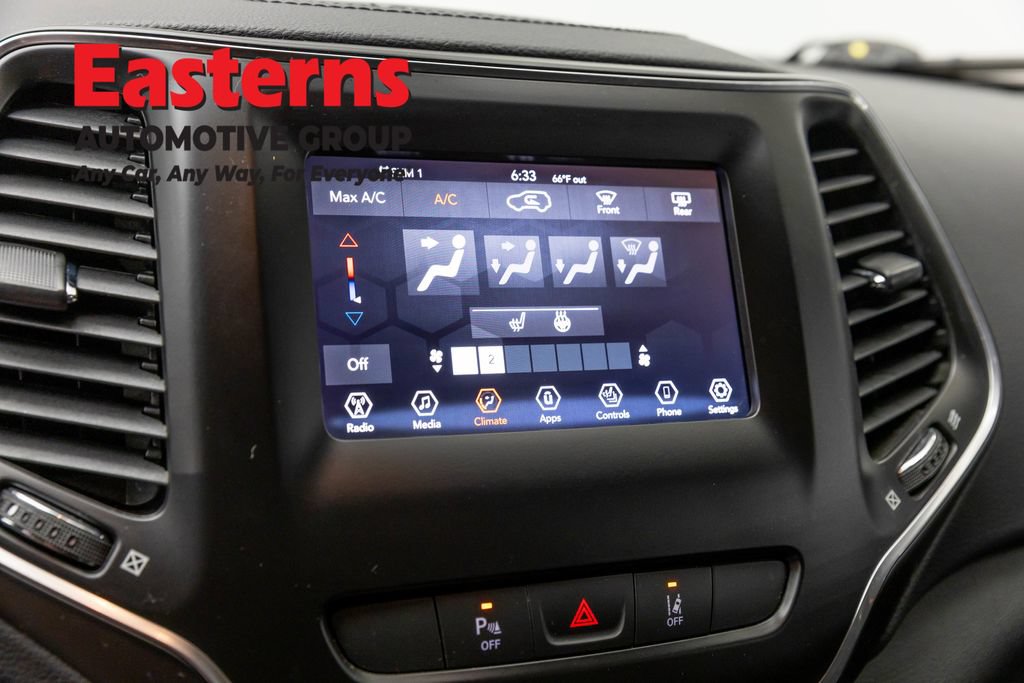 Used 2021 Jeep Cherokee Latitude Plus AWD/4WD image 19