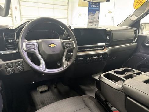 Certified 2024 Chevrolet Silverado 1500 LT w/ Z71 Off-Road Package AWD/4WD image 17