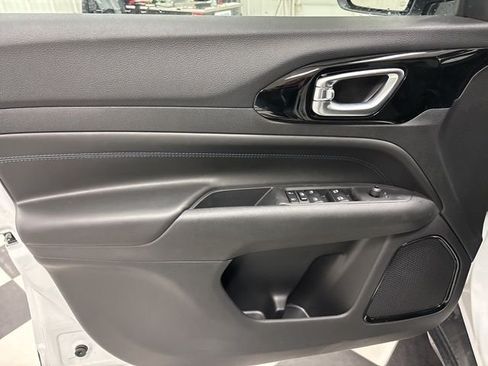 Used 2026 Jeep Compass Latitude AWD/4WD image 10