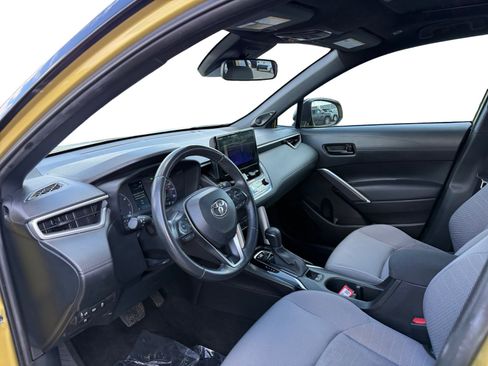 Used 2023 Toyota Corolla Cross SE w/ Moonroof Package AWD/4WD image 9
