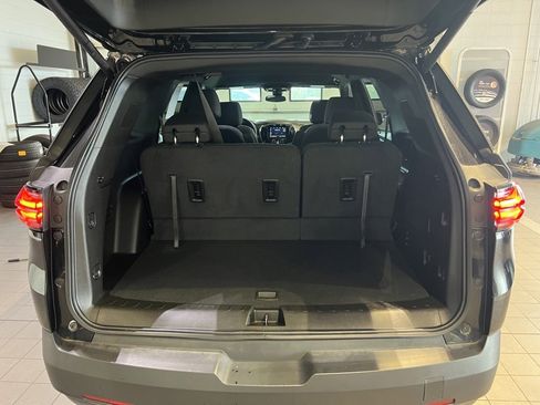 Used 2023 Chevrolet Traverse LT w/ Midnight/Sport Edition image 12