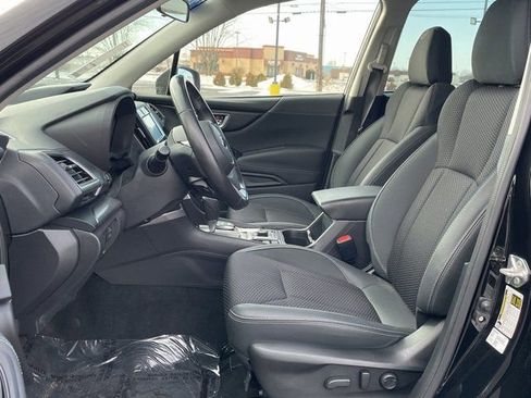 Used 2023 Subaru Forester Premium image 2