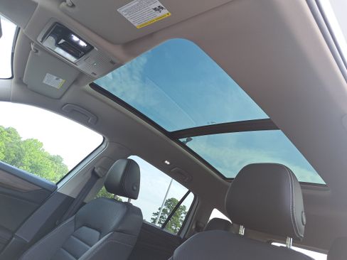 Certified 2024 Volkswagen Atlas SEL AWD/4WD image 29