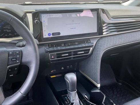 Used 2025 Toyota Camry XLE FWD image 9