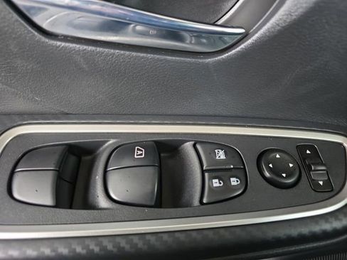 New 2025 Nissan Versa SR image 29