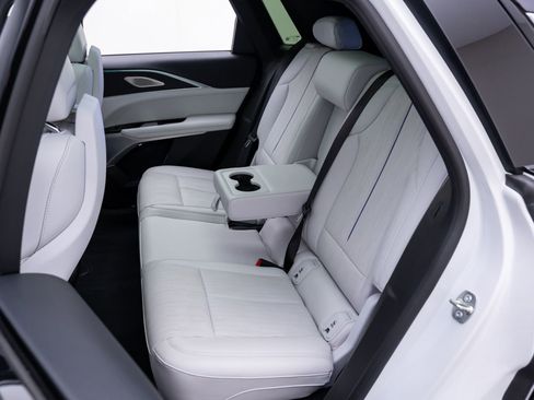 Used 2024 Cadillac Lyriq Sport image 18