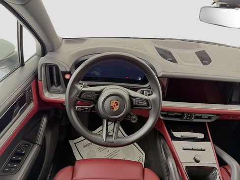Certified 2024 Porsche Cayenne AWD/4WD image 24