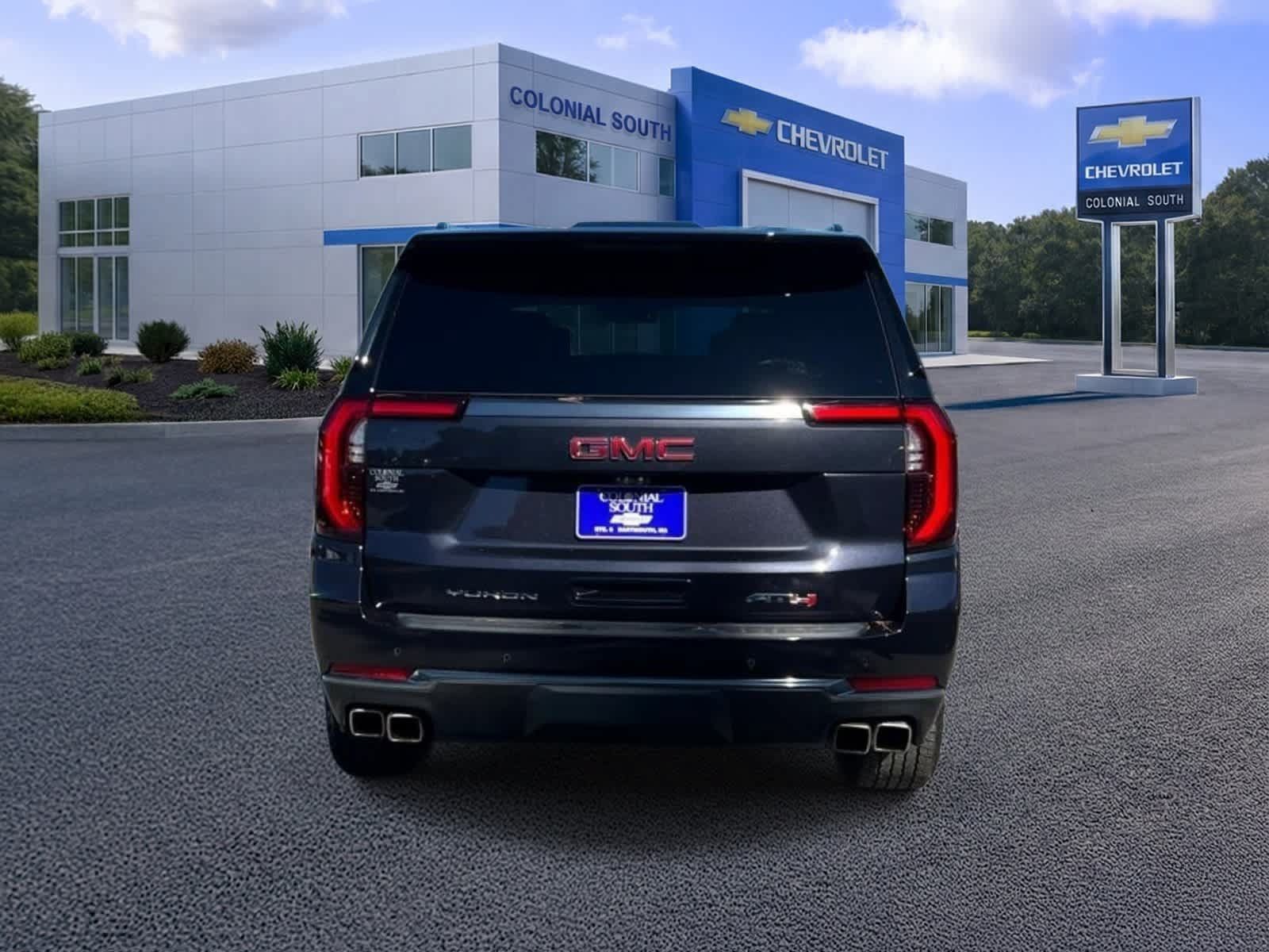 Used 2025 GMC Yukon XL AT4 w/ AT4 Premium Plus Package AWD/4WD image 5