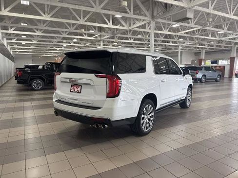 Used 2021 GMC Yukon XL Denali w/ Denali Ultimate Package AWD/4WD image 3