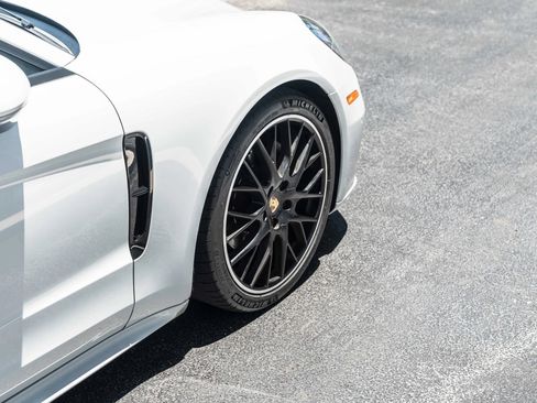 Used 2018 Porsche Panamera 4 AWD/4WD image 11