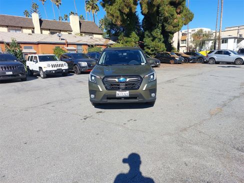 Certified 2023 Subaru Forester Limited image 2