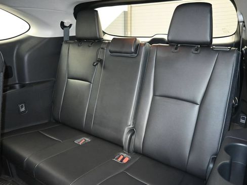Used 2023 Toyota Highlander Platinum FWD image 24