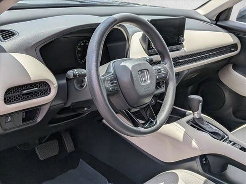 Certified 2025 Honda HR-V LX image 9