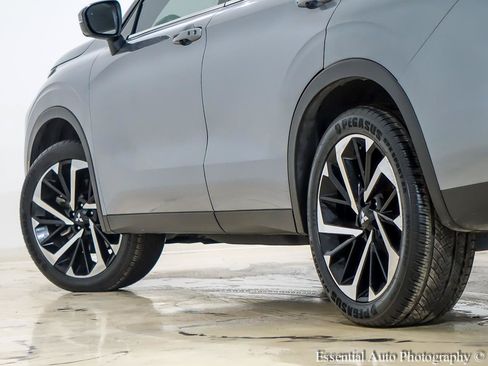 Used 2023 Mitsubishi Outlander SE AWD/4WD image 11