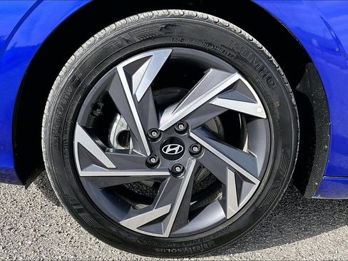 Used 2025 Hyundai Elantra SEL image 8