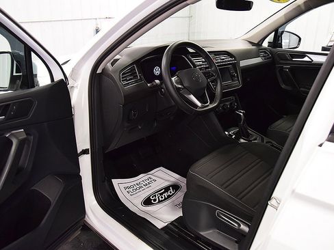 Used 2022 Volkswagen Tiguan S image 13