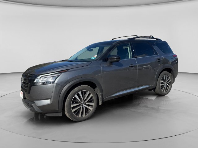 Used 2024 Nissan Pathfinder Platinum AWD/4WD image 2