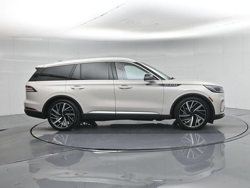 Used 2025 Lincoln Aviator Reserve w/ Equipment Group 201A AWD/4WD image 33