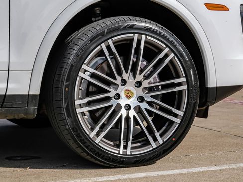 Used 2017 Porsche Cayenne Platinum Edition AWD/4WD image 63
