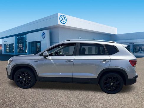 Used 2023 Volkswagen Taos SE w/ Panoramic Sunroof Package AWD/4WD image 4