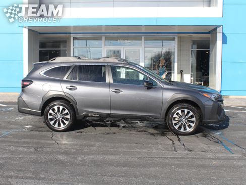 Used 2025 Subaru Outback Limited image 3