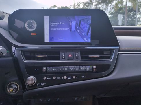 Certified 2025 Lexus ES 300h w/ Premium Package image 25