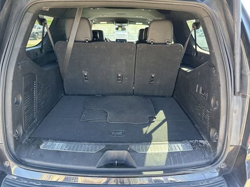 Used 2023 Chevrolet Suburban Premier image 10