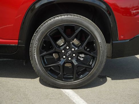 Used 2025 Chevrolet Traverse RS AWD/4WD image 41