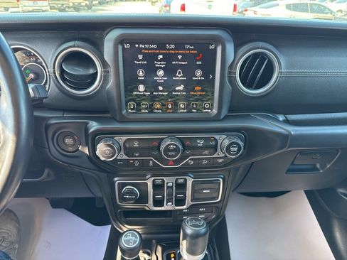 Used 2018 Jeep Wrangler Unlimited Sahara AWD/4WD image 7