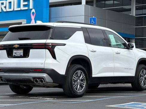 Certified 2024 Chevrolet Traverse LT image 3