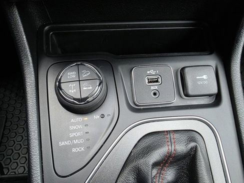 Used 2022 Jeep Cherokee Trailhawk w/ Premium Leather Package image 33